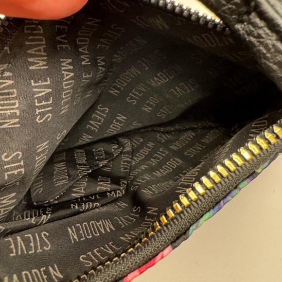 289-HTT Steve Madden Charlie Black Floral Wristlet With Black Leather Handle - Picture 6 of 6